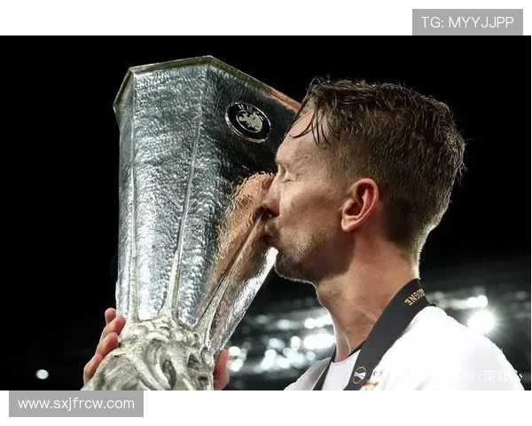 布鲁日 700 万欧签汉堡中场赖斯 荷甲劲旅补强核心(2) 布鲁日 700 万欧签汉堡中场赖斯 荷甲劲旅补强核心(2)